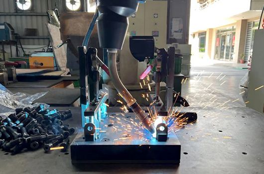 Precisely joining two metal components for optimal strength by robotic welding